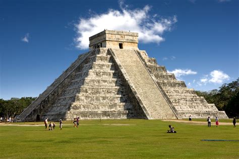 Sự Trỗi Dậy của Chichen Itza: Một Trung Tâm Đáng Sợ NHasValue trong Thời kỳ Maya Cổ Đại và Sự Phồn Vinh của nền Văn Minh Mesoamerica